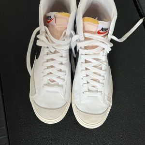 Nike Blazers women’s size 10 barley worn white with black swoosh blazers.